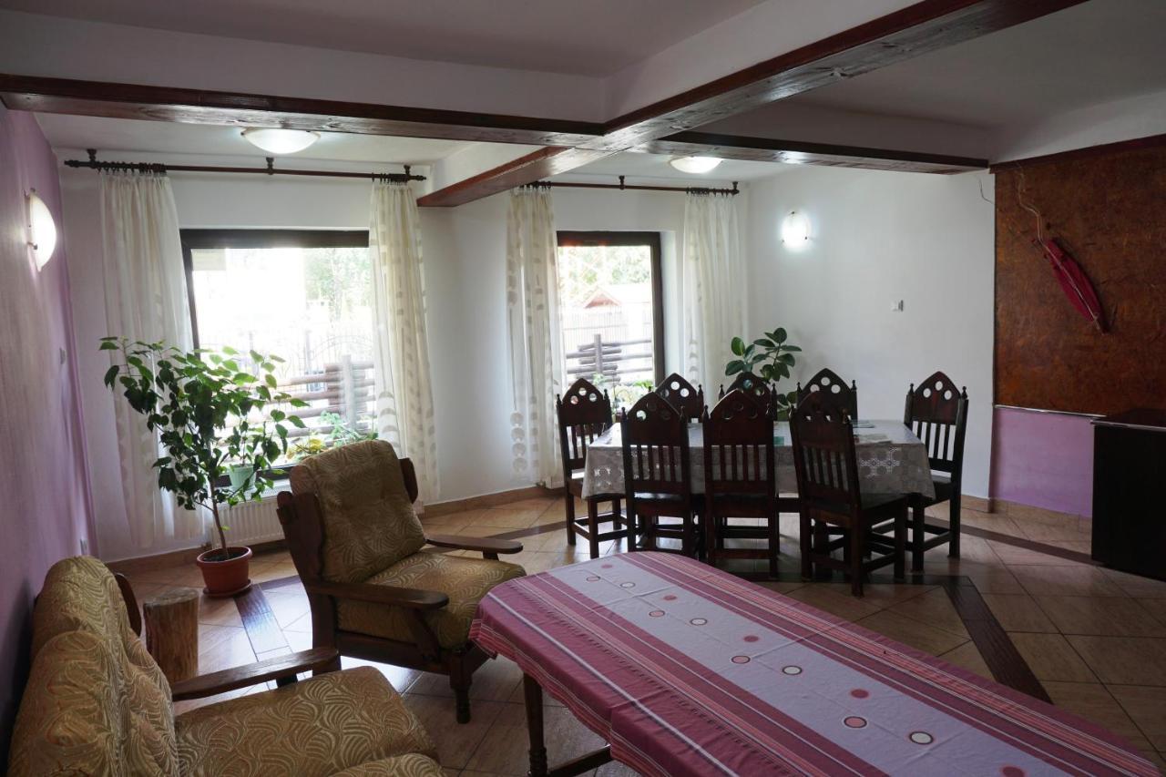 Vila Nik Busteni Luaran gambar