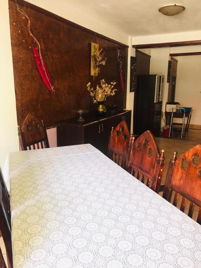 Vila Nik Busteni Luaran gambar