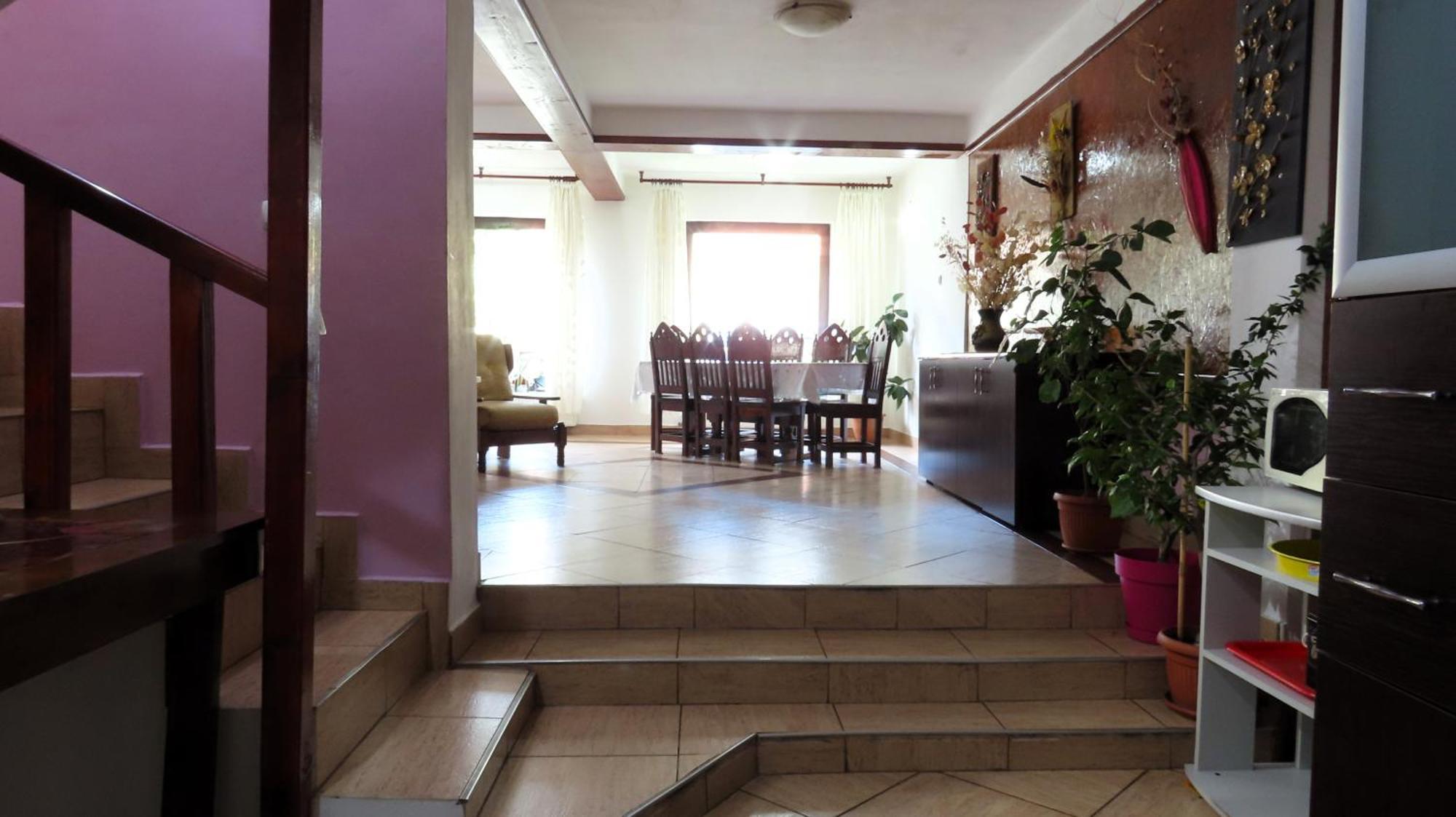 Vila Nik Busteni Luaran gambar